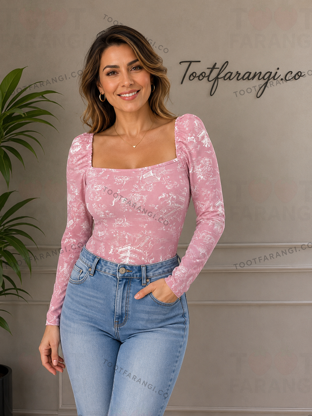 بادی طرح نخل یقه دلبری برند Prettylittlething