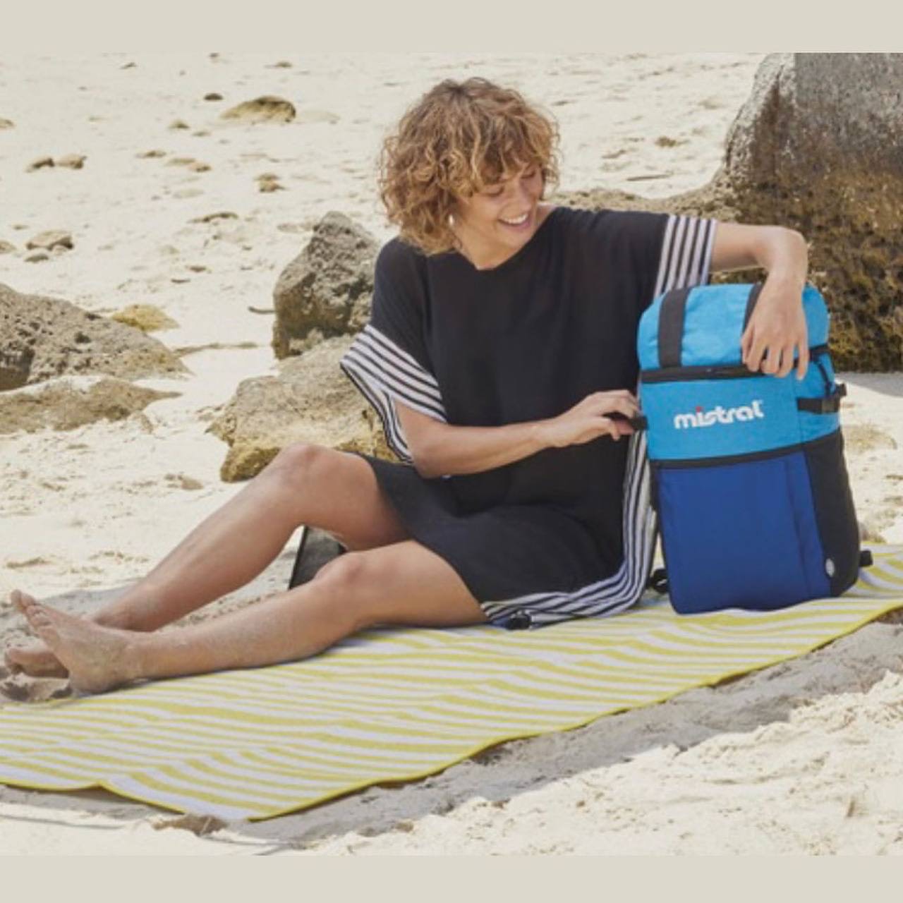 رومایویی مشکی