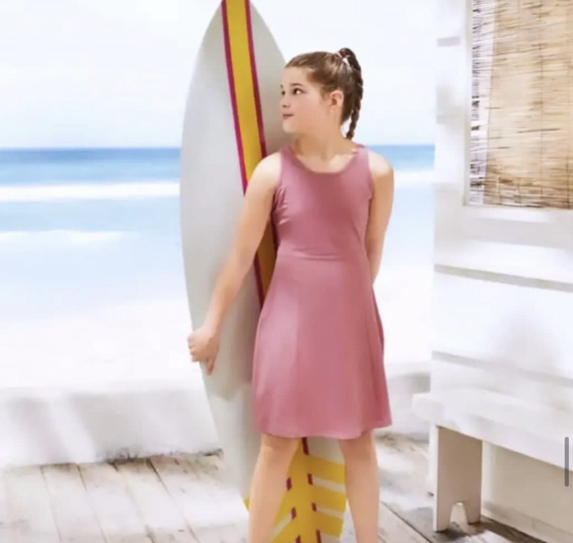 پیراهن صورتی بچگانه