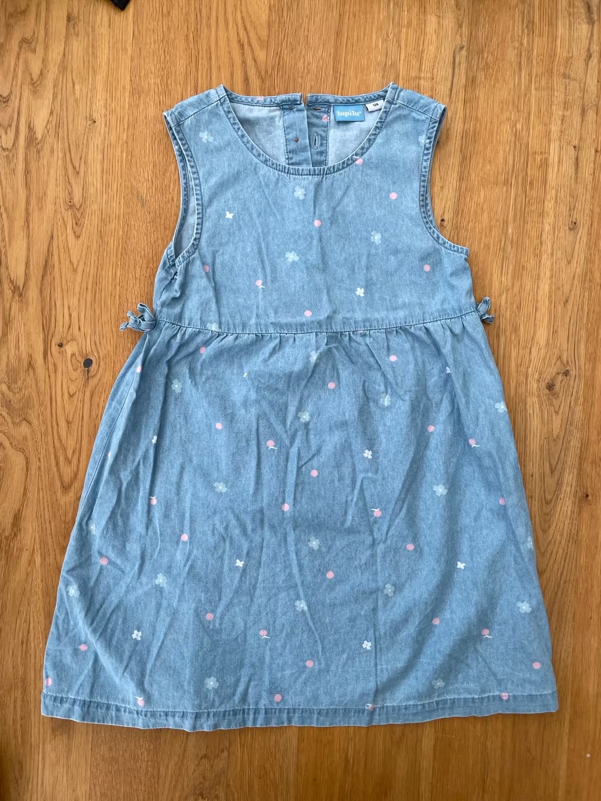 پیراهن طرحدار بچگانه