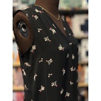 تاپ زنانه گلدار مشکی برند VINCE