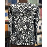 بلوز جلو دکمه طرح دار زنانه