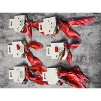 اسکارف زنانه اطلسی طرح گل آی ام - اکسسوری چند کاربردی برای مو و کیف