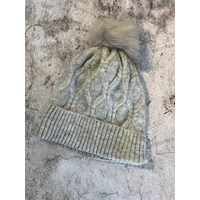 کلاه منگوله دار