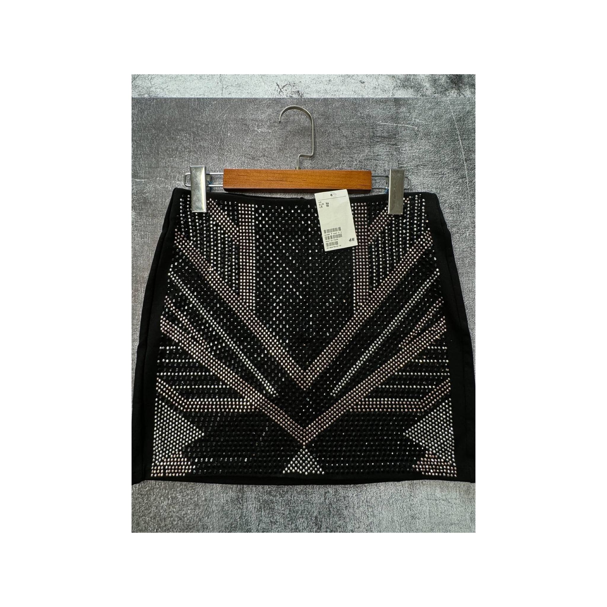 دامن نگین دار